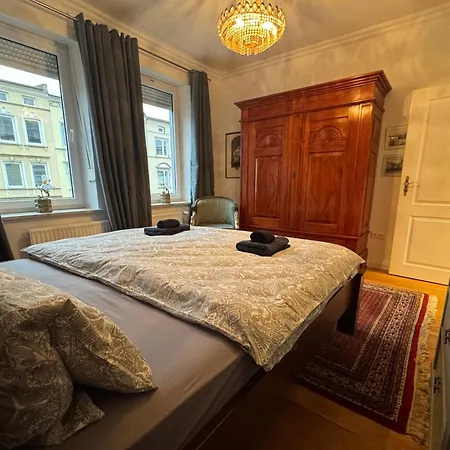 Coco Brockesstr. 10 *