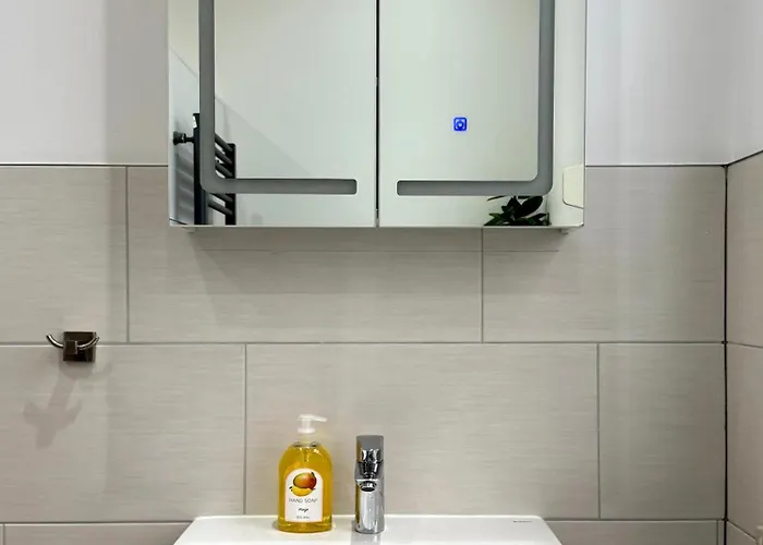 Coco Brockesstr. 10 * ליבק